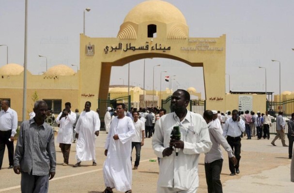 عبور السودانيين عبر معبر قسطل البري