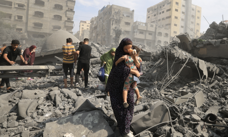 أثر القصف في قطاع غزة